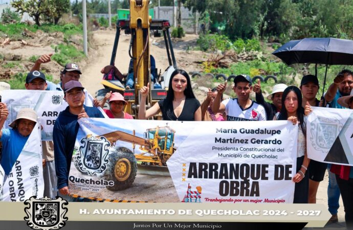 Realizan banderazo de obra vial en la junta auxiliar de San Simón de Bravo.