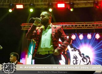 Se llevó a cabo el tradicional Baile de Feria en el barrio de la Cruz del Reloj.