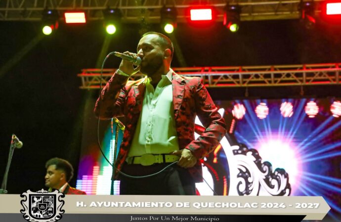 Se llevó a cabo el tradicional Baile de Feria en el barrio de la Cruz del Reloj.